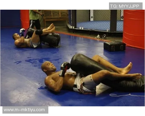 UFC激战骨头与蜘蛛人谁能在擂台上称王称霸的终极对决